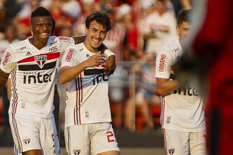 Tottenham faz oferta por Igor Gomes, segundo jornalista