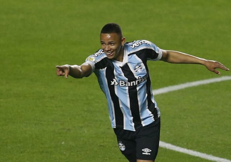 Milan sinaliza oferta por Vanderson, mas Grêmio descarta negociá-lo