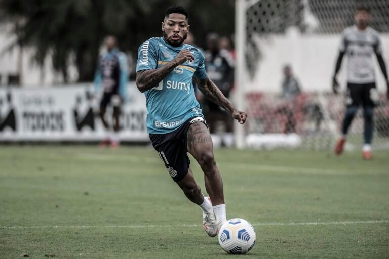 Marinho se recupera e deve reforçar o Santos contra o Cuiabá