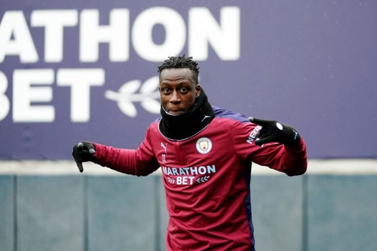 Manchester City afasta jogador devido a investigação policial