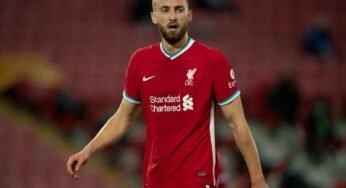 Liverpool oficializa renovação com zagueiro