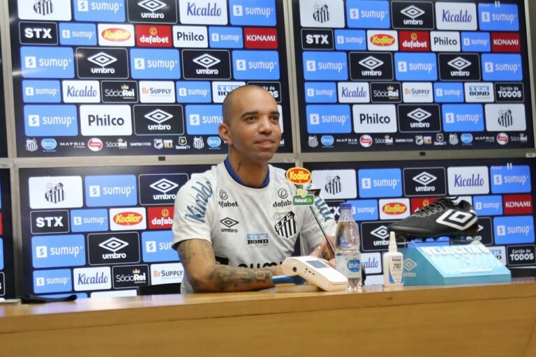 Tardelli projeta estreia pelo Santos e revela ligação de Diniz: “Reforçou a minha vinda”