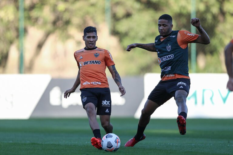 Trio alvinegro viaja para Porto Alegre e se encontra com o elenco do Atlético