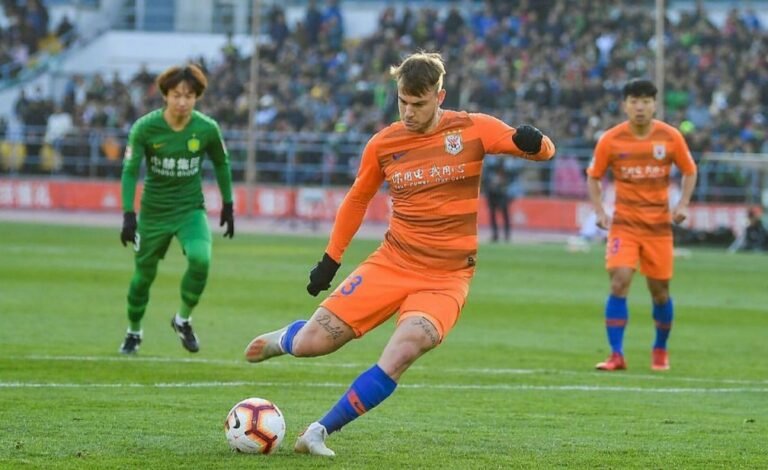 Corinthians segue esperançoso na contratação de Roger Guedes