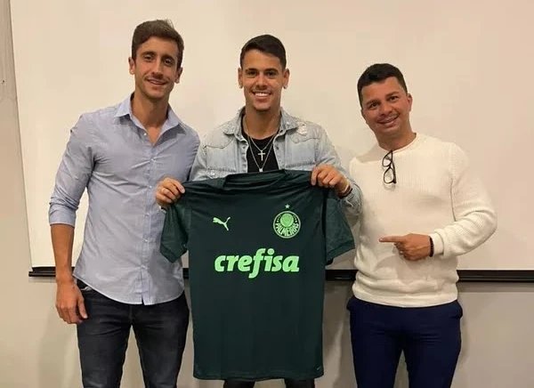 Clube de Ronaldo Fenômeno empresta zagueiro ao Palmeiras