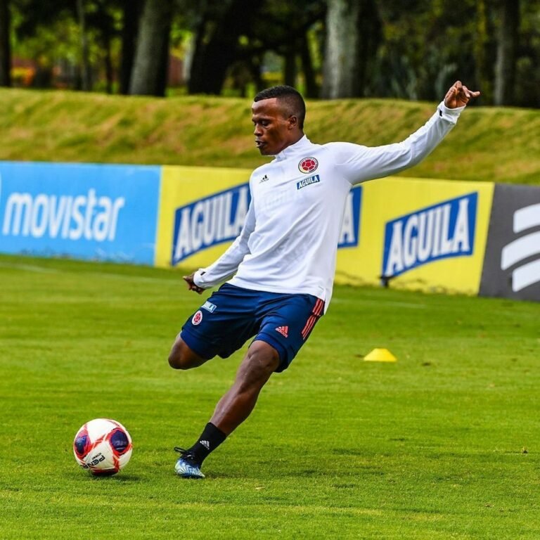Em negociação com o Fluminense, Jhon Arias se apresenta à Seleção da Colômbia