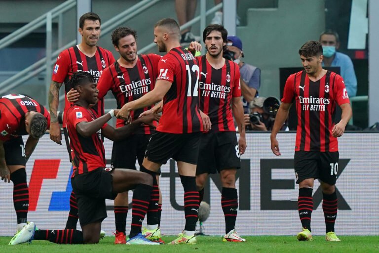 Ibra marca, Milan derrota a Lazio e assume a liderança do Campeonato Italiano