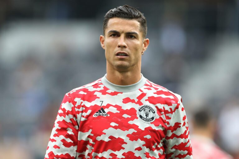 Atacante inglês afirma: ‘Se eu visse Cristiano Ronaldo comendo cocô de cavalo, também comeria’