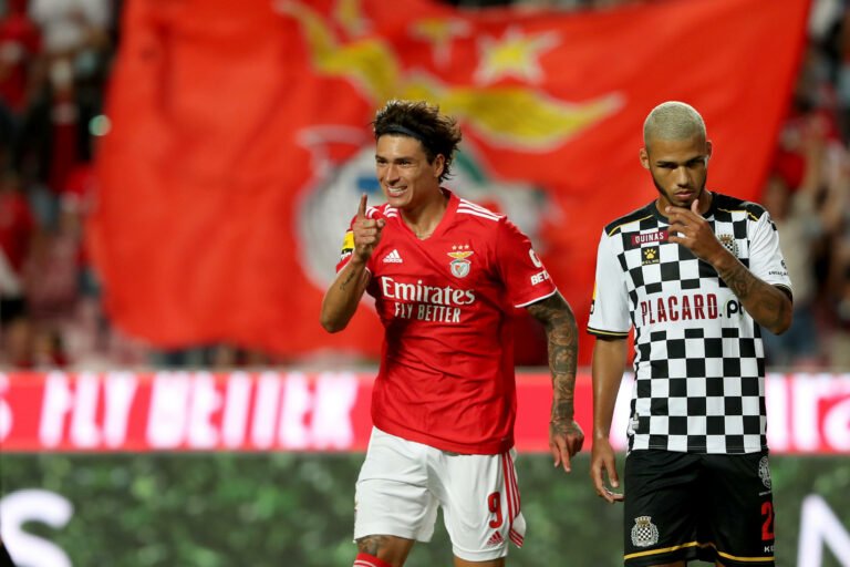 Benfica vence Boavista e distancia-se na liderança