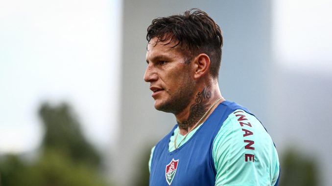 Raúl Bobadilla ainda tem futuro incerto no Fluminense; entenda