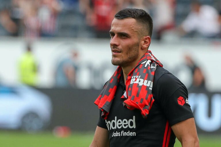 Endereço de e-mail errado impediu Lazio de fazer proposta por Kostic, do Frankfurt; entenda a história