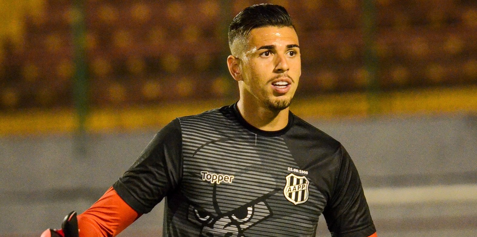 Flamengo prepara investida para contratar goleiro Ivan, da Ponte Preta