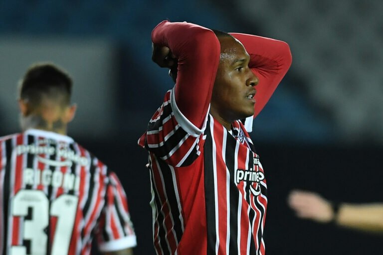 Lesionado, Marquinhos completa um mês no DM do São Paulo