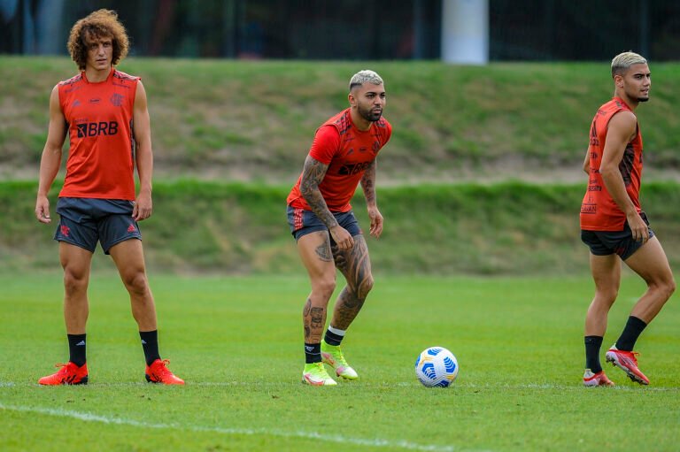 Gabigol, Rodrigo Caio e Renê retornam ao Flamengo em duelo contra o Grêmio