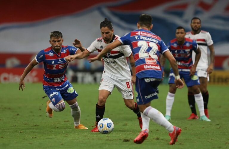 Benítez joga mal contra o Fortaleza e tem futuro incerto no São Paulo