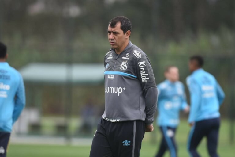 Por mais segurança, Carille ‘estreia’ em sua carreira com mudanças na formação da zaga