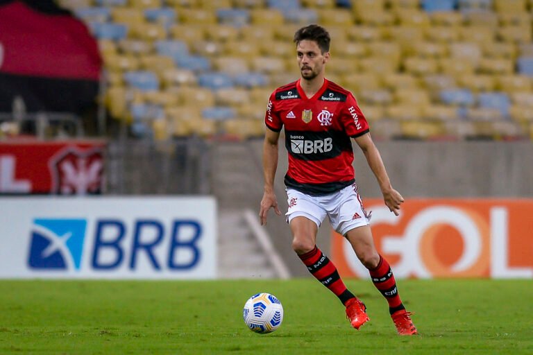 Rodrigo Caio recebe terceiro amarelo e desfalca Flamengo diante do América-MG