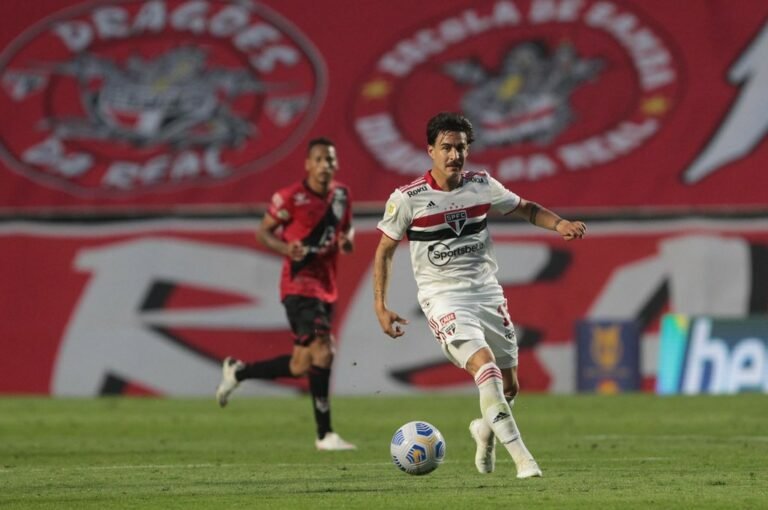 Por excesso de estrangeiros, Gabriel Neves não deve enfrentar o América-MG
