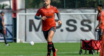 Diego volta a treinar com elenco e deve retornar ao Flamengo contra o Barcelona