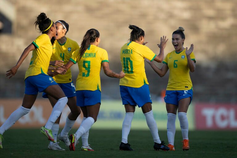 Pia elogia estreantes e visa competitividade na Seleção Brasileira