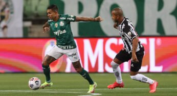 Dudu se irrita após substituição e arremessa caneleiras no banco