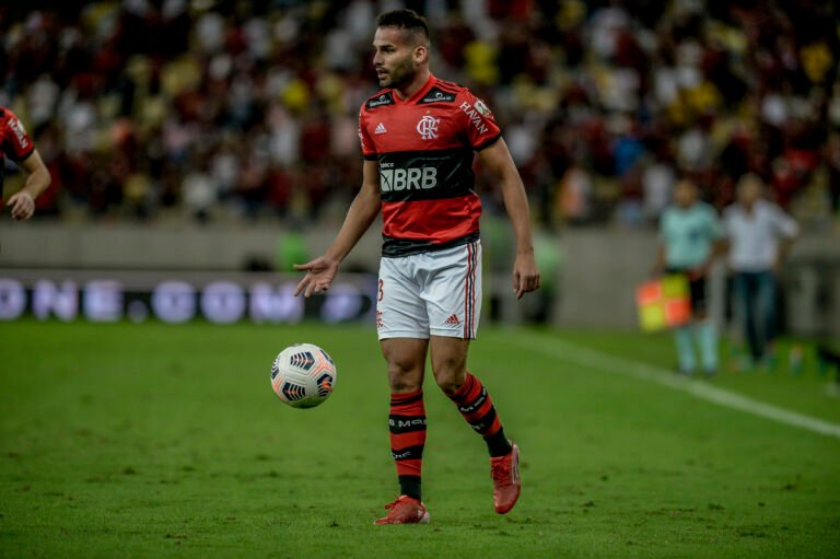 Thiago Maia tem lesão na coxa e desfalca Flamengo diante do Barcelona-EQU