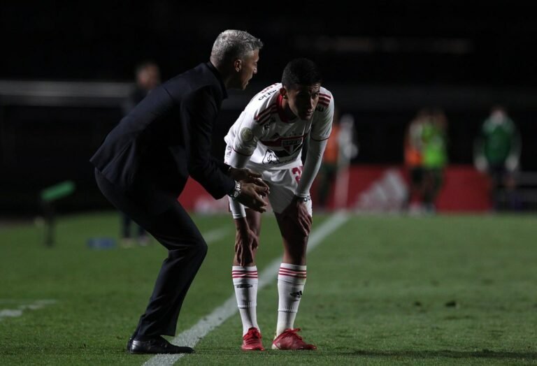 Crespo completa 50 jogos no comando do São Paulo