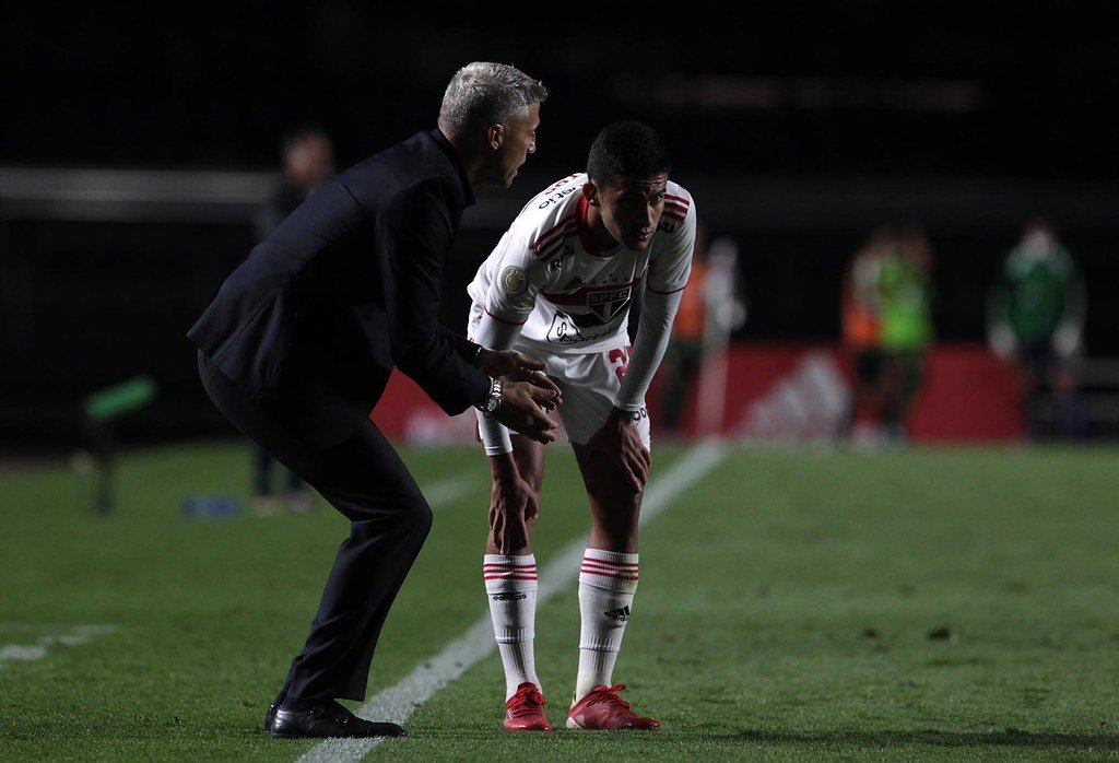 Crespo completa 50 jogos no comando do São Paulo