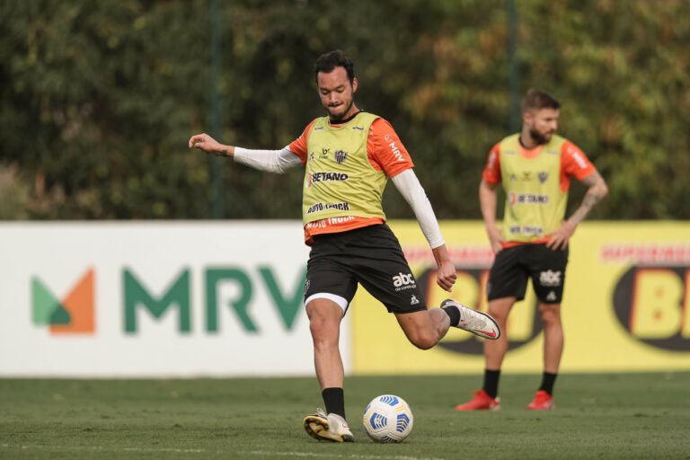 Atlético-MG estuda renovar com Réver até o fim de 2022
