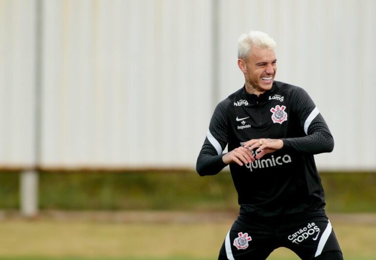 Roger Guedes explica escolha de número inusitado em sua chegada ao Corinthians