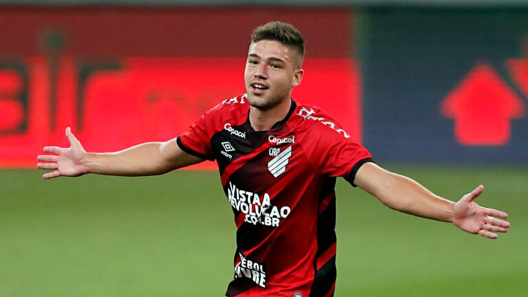 Bissoli, do Athletico-PR quase fez São Paulo acionar a FIFA por suspeita de irregularidade