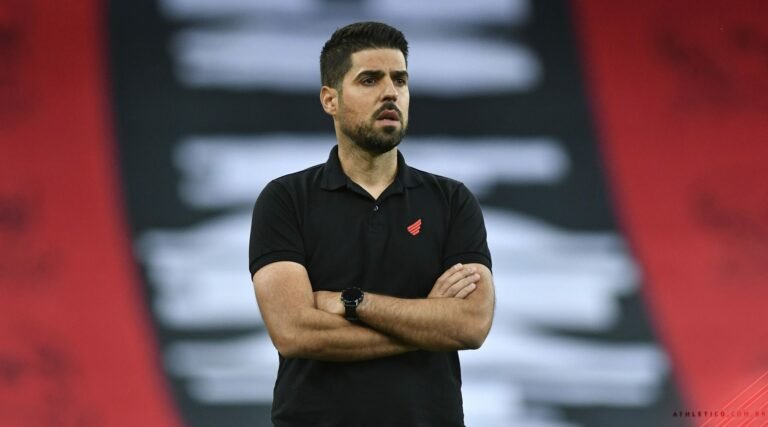 Antonio Oliveira pede demissão e não é mais técnico do Athletico-PR