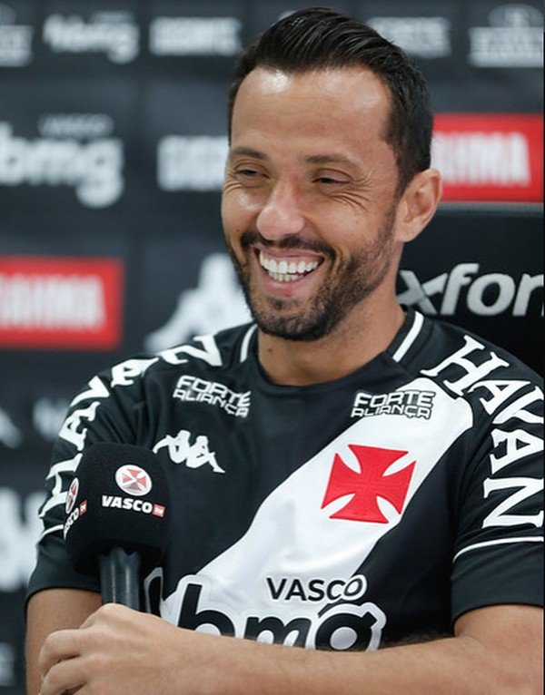 Nenê aceita reduzir salário para poder atuar pelo Vasco