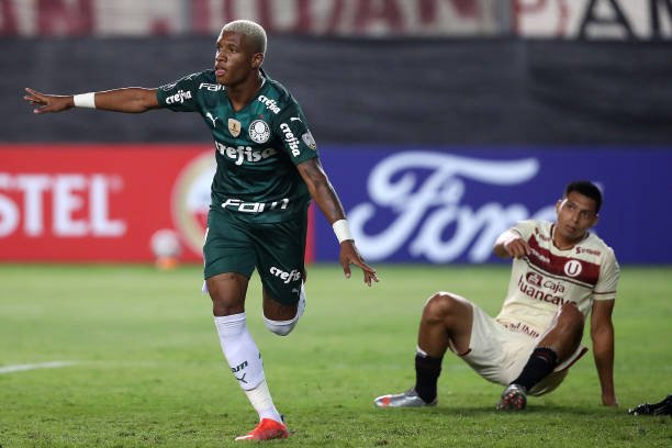 Danilo sente dores e preocupa o Palmeiras