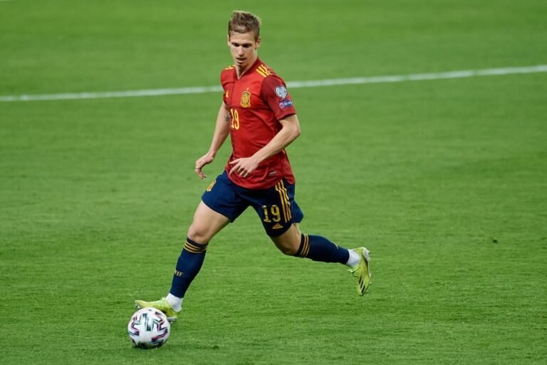 Barcelona fecha acordo com Dani Olmo para contratá-lo em janeiro, diz jornal