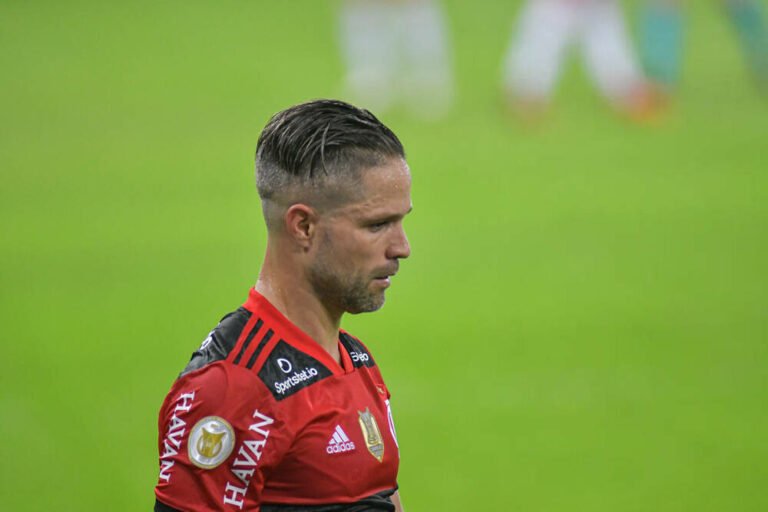 Diego Ribas está disposto a reduzir salário para permanecer no Flamengo