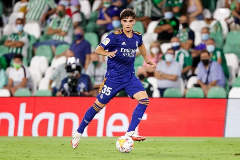 Real Madrid renova o contrato de duas jovens promessas
