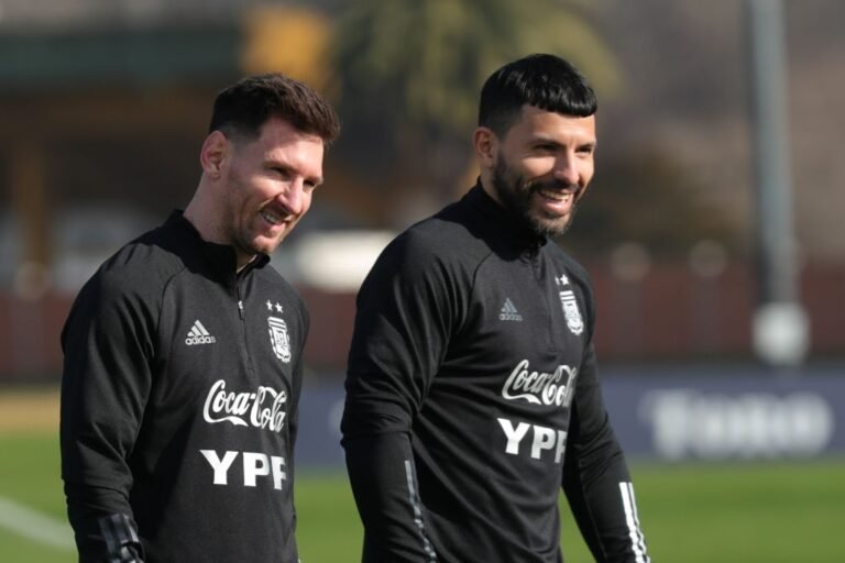 Aguero diz que assinaria com Barcelona mesmo após saída de Messi
