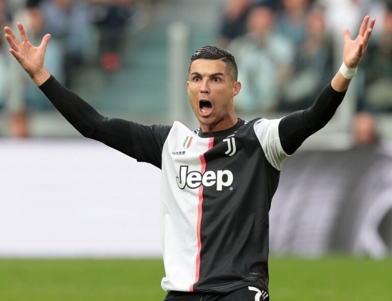 Diretor da Juventus diz que se surpreendeu com saída de Cristiano Ronaldo