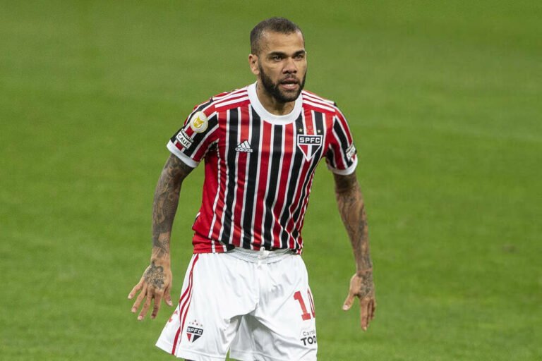 Bom reforço para o Flamengo? Veja os números de Daniel Alves no São Paulo