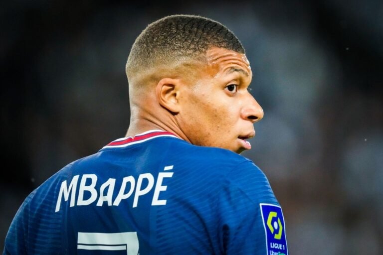 Insatisfeito, Mbappé vira problema no PSG, diz jornal