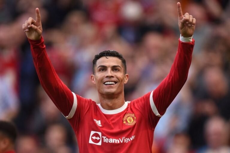 Cristiano Ronaldo supera Neymar e Messi como jogador mais bem pago do mundo