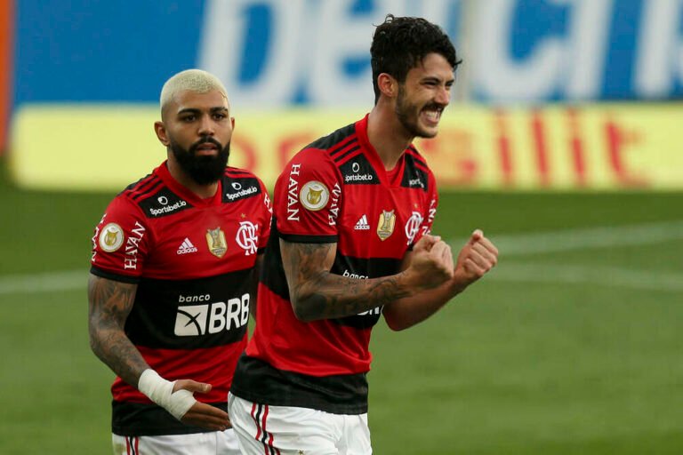 Flamengo tem apenas um jogador pendurado em partida contra o Barcelona