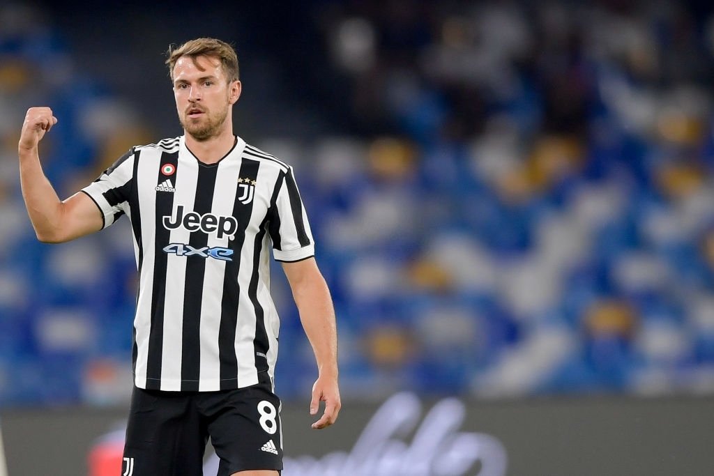 Três equipes da Premier League estão de olho em jogador da Juventus