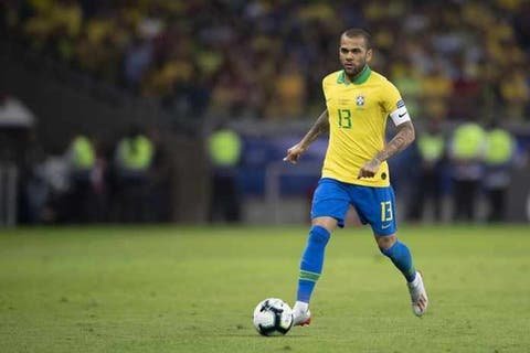 Com chegada de Daniel Alves, Fluminense quer economizar com a saída de outros atletas; entenda
