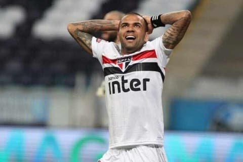 Fluminense apresenta projeto para contratar Daniel Alves