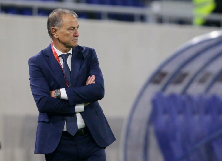 Técnico do Azerbaijão cobra Fernando Santos: ‘Me deve uma garrafa de vinho do Porto’