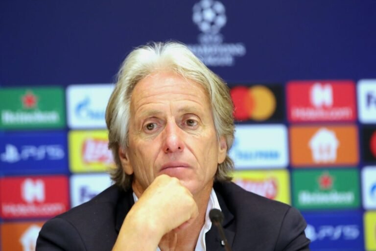 Jorge Jesus analisa duelo com Barcelona: ‘Jogar contra Vitória de Guimarães é igual’