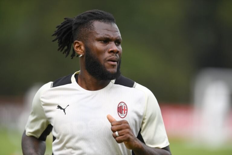 PSG enfrenta disputa de dupla inglesa por Franck Kessié