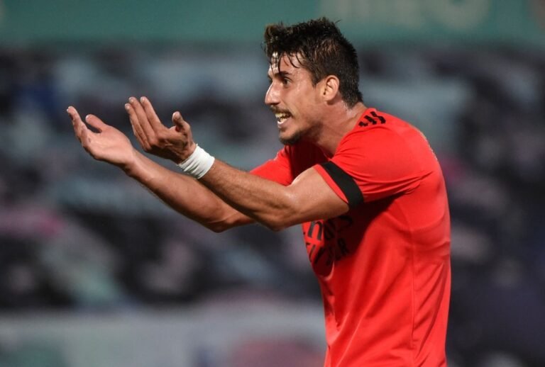 Especulado em Flamengo e Grêmio, Gabriel acerta com novo clube